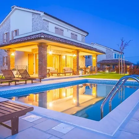 Luxury Tia Villa